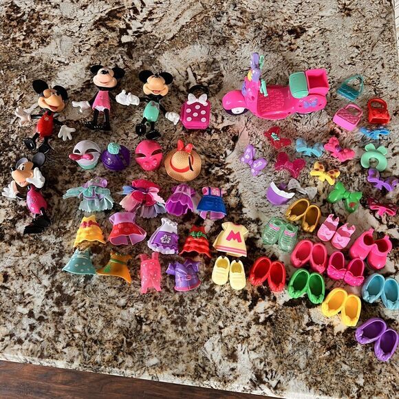 Lot 50+ Disney Minnie Mouse Figures Bowtique Dress Up Snap On Clothes  Hats Shoe - Picture 2 of 9